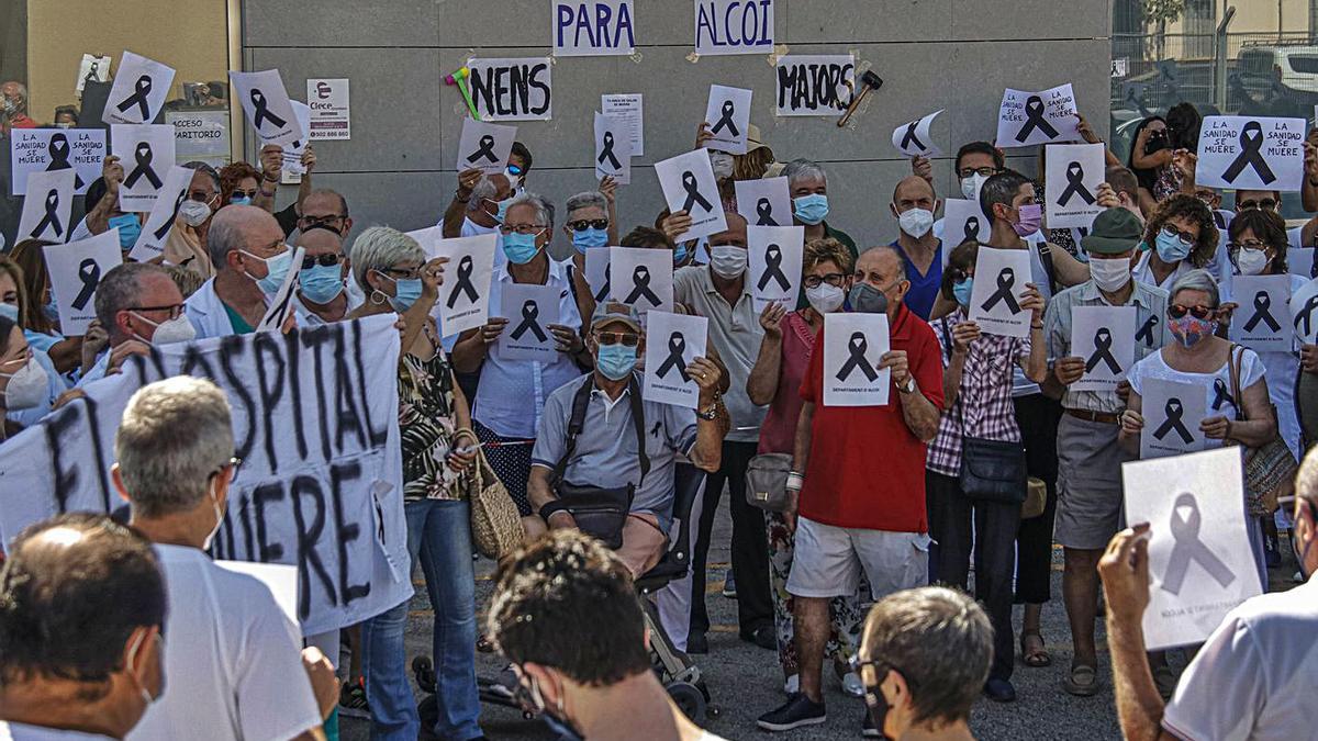 Los médicos del área de Alcoy desconfían de las promesas de Sanidad y siguen con sus protestas