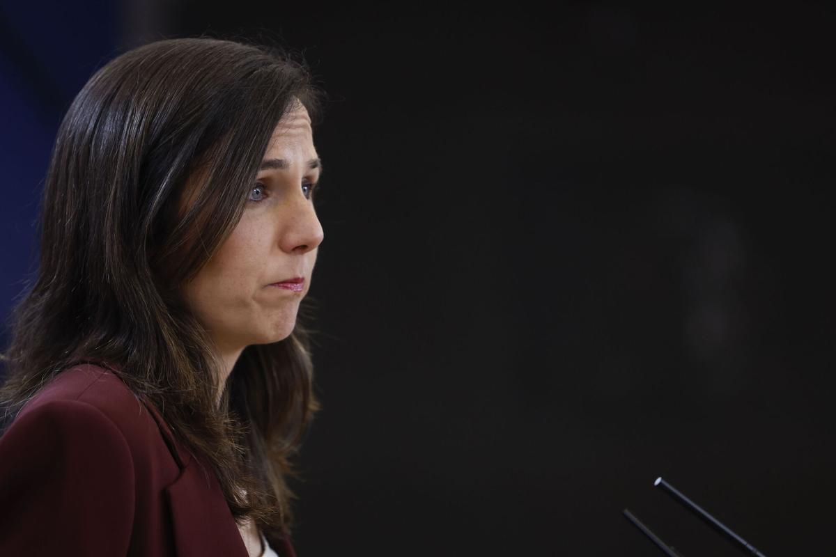 La diputada de Podemos Ione Belarra da una rueda de prensa en el Congreso este martes.