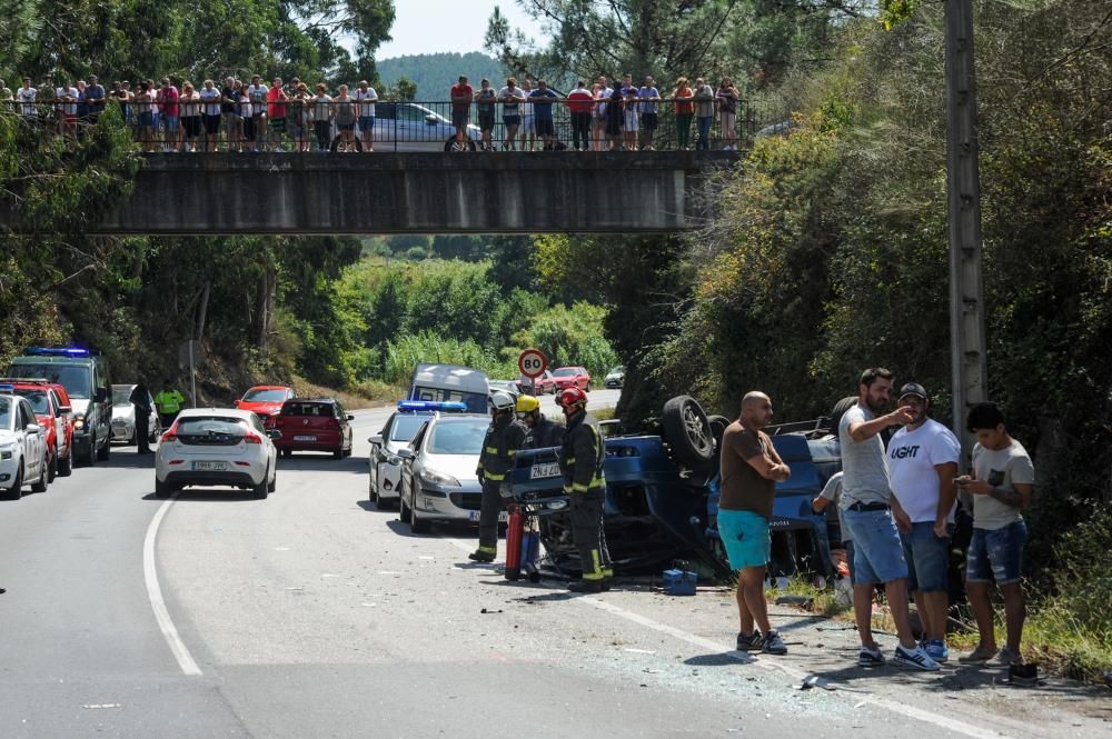 Tres heridos en un brutal accidente en uno de los principales accesos a Vilagarcía