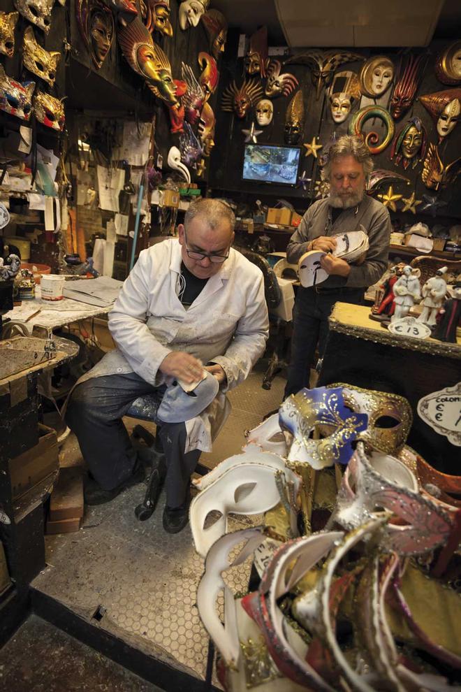 Tienda de máscaras tradicionales, hechas a mano