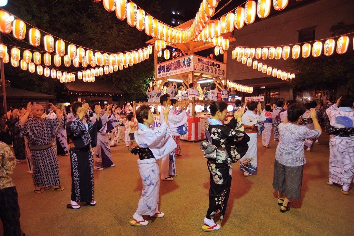 Mujeres vestidas con traje tradicional japonés