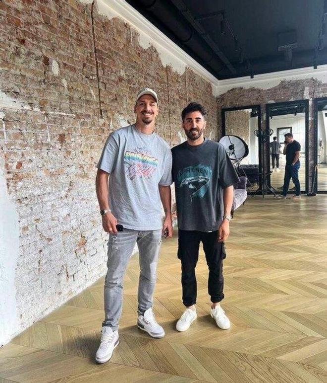 El veterano futbolista de Başakşehir, Mahmut Tekdemir, conoció a Zlatan durante sus vacaciones