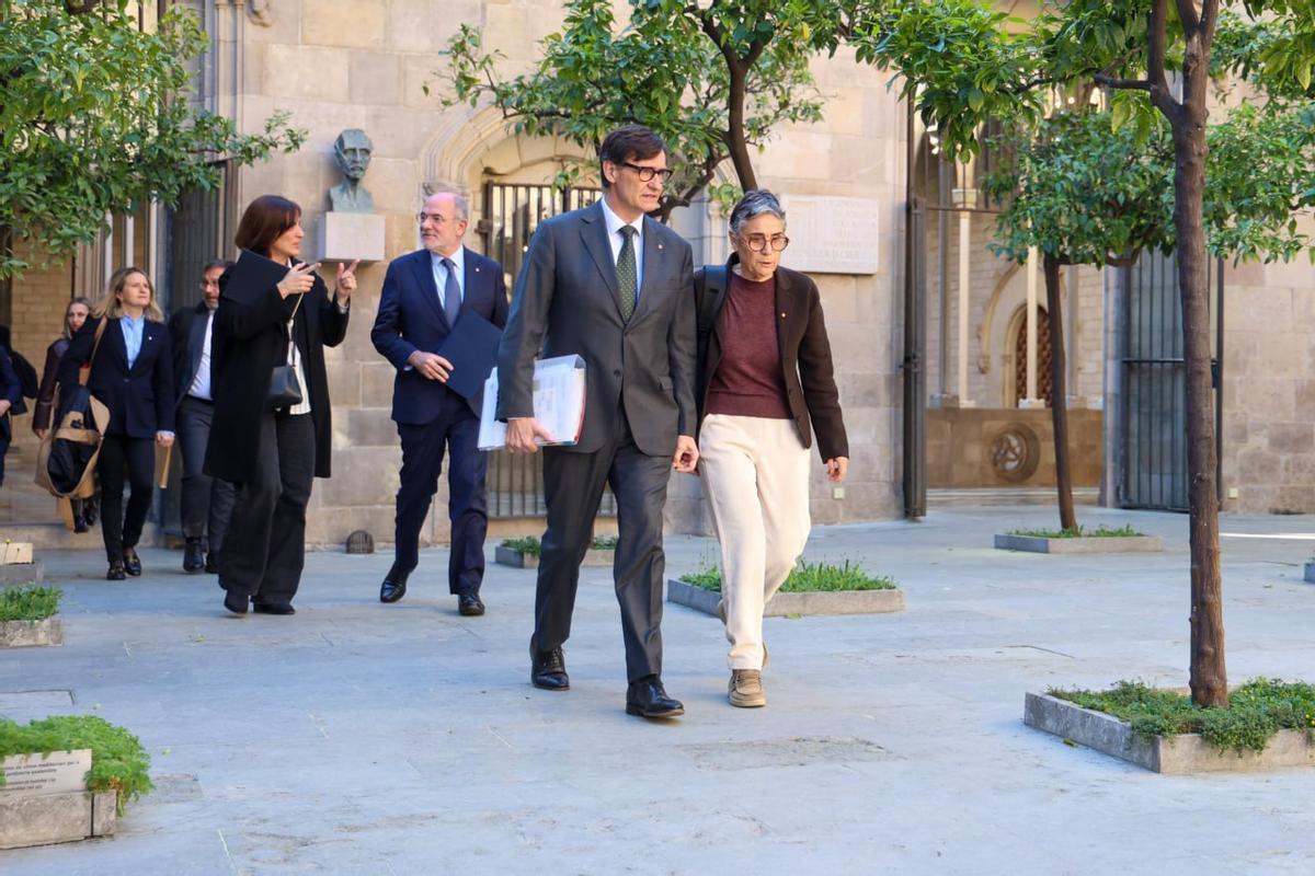 El president de la Generalitat, Salvador Illa, amb la consellera de Salut, Olga Pané