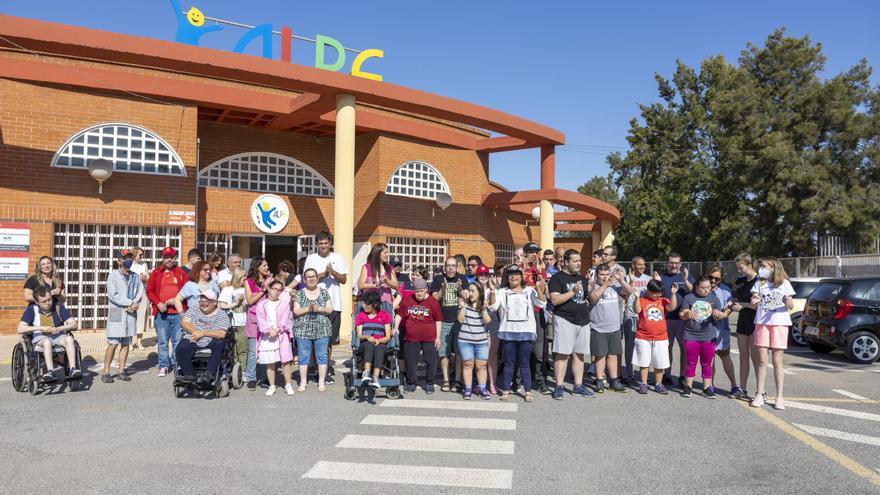 Los usuarios del centro de discapacidad ALPE de Torrevieja reclaman a la Generalitat que lleve a cabo los pagos
