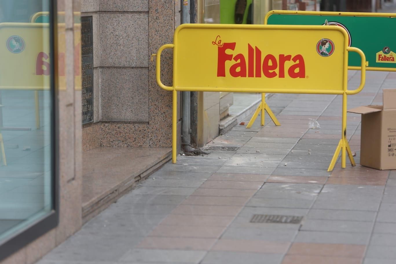 Susto en Alicante al desprenderse una cornisa en Alfonso El Sabio