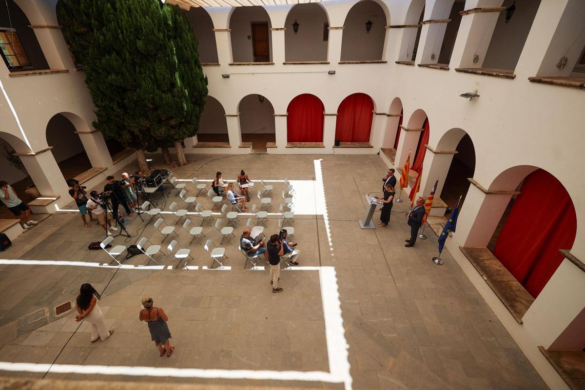 Todas las imágenes de la rueda de prensa en Ibiza de la presidenta del Govern, Marga Prohens