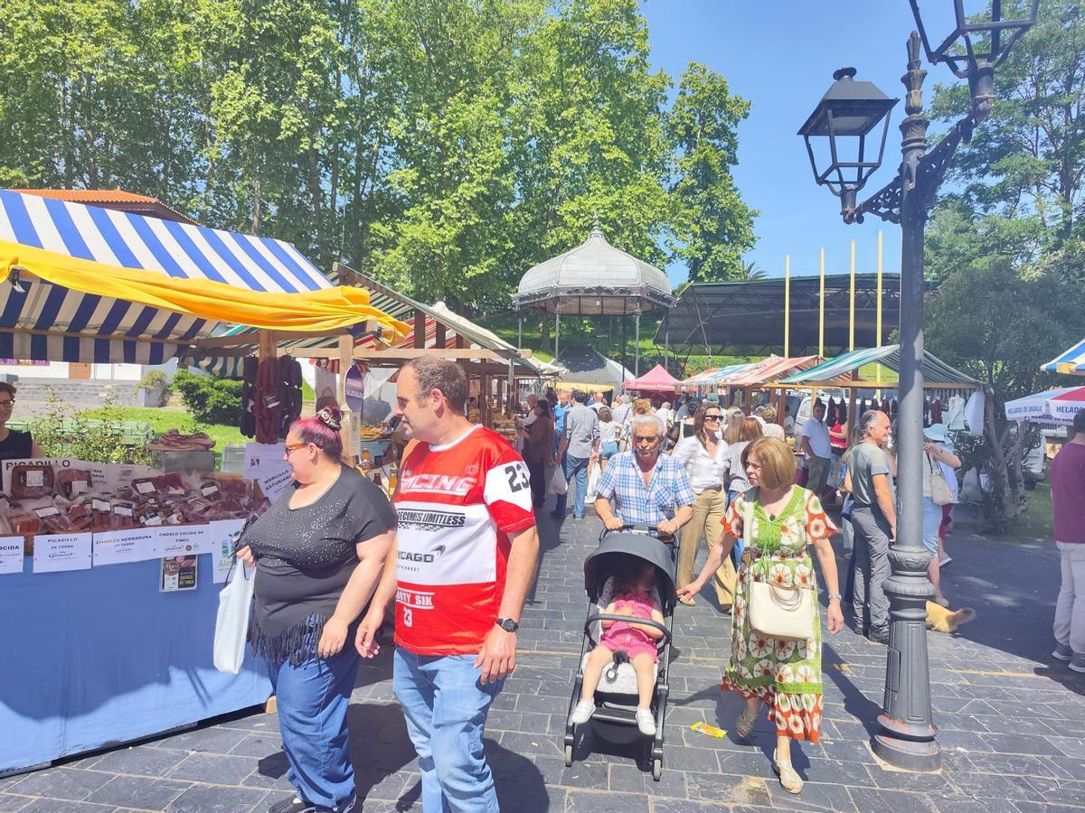 El Mercadón de Primavera de Grado, en imágenes