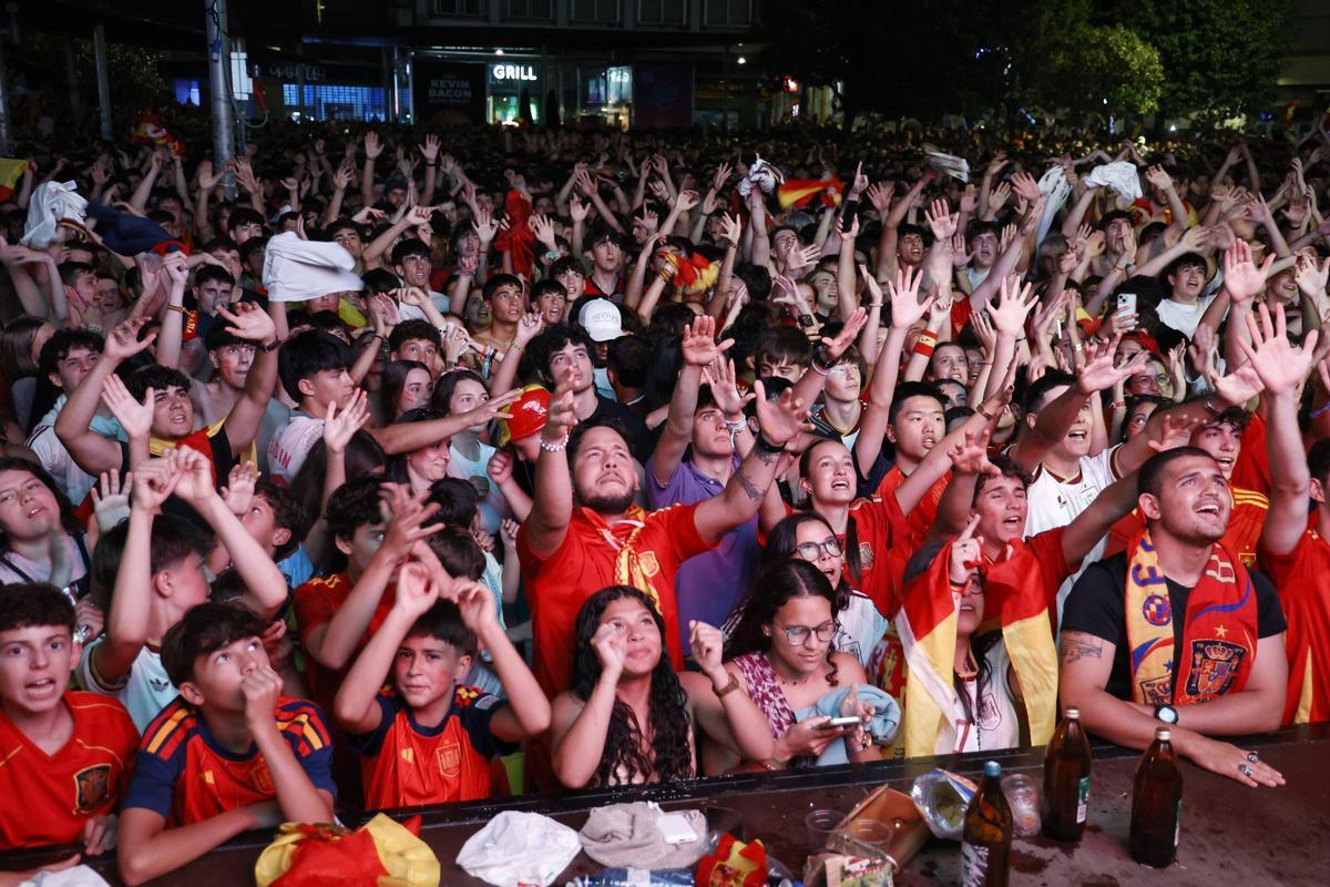 Los compostelanos vibran con La Roja