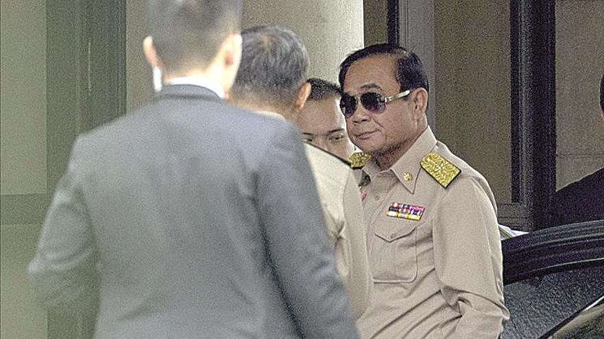 El general golpista Prayuth se arroga la victoria en Tailandia
