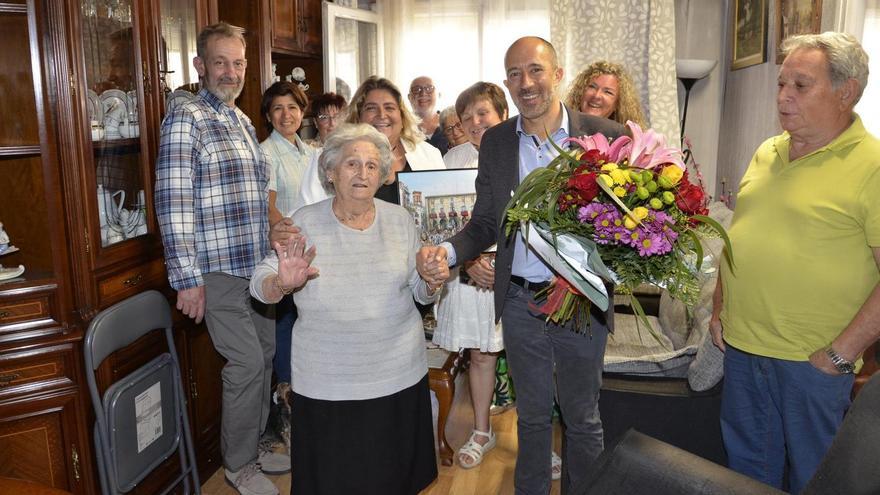 L’Ajuntament de Manresa homenatja Amparo Asensio Salvador, que compleix 100 anys