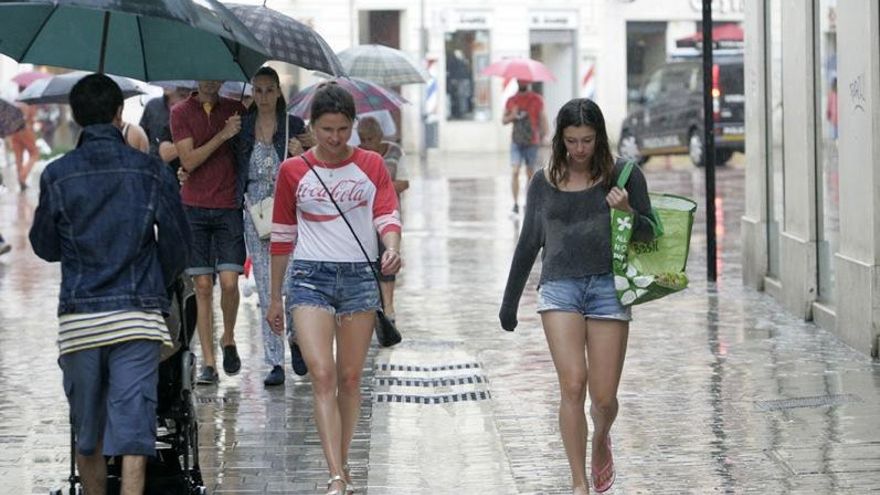 El tiempo primaveral dejará paso a la lluvia el lunes.