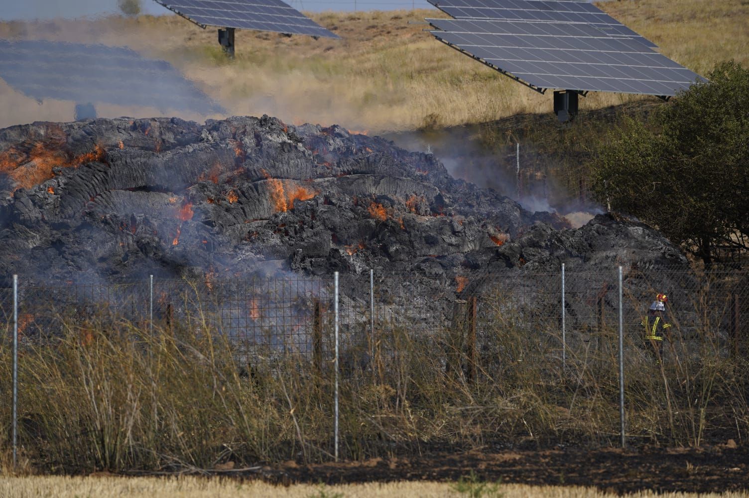 Incendio en una explotación ganadera de la carretera de La Hiniesta