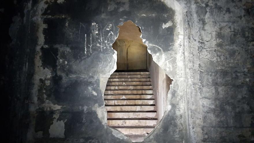 Un acceso al antiguo túnel del tren.