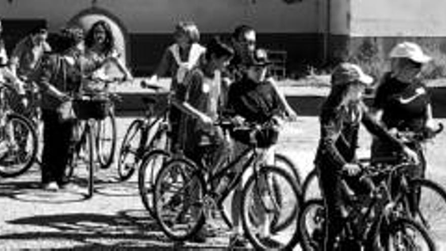 Las bicicletas toman las calles en el día de San Jorge