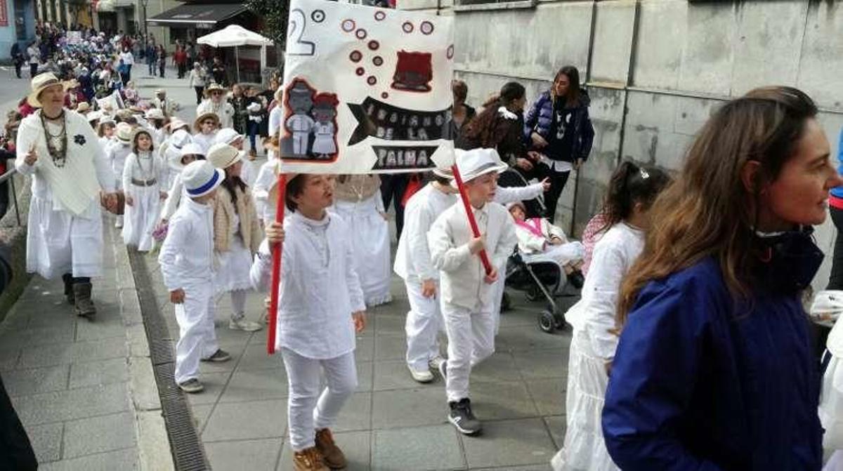 Candás despide el Antroxu y quema la Sardina en procesión