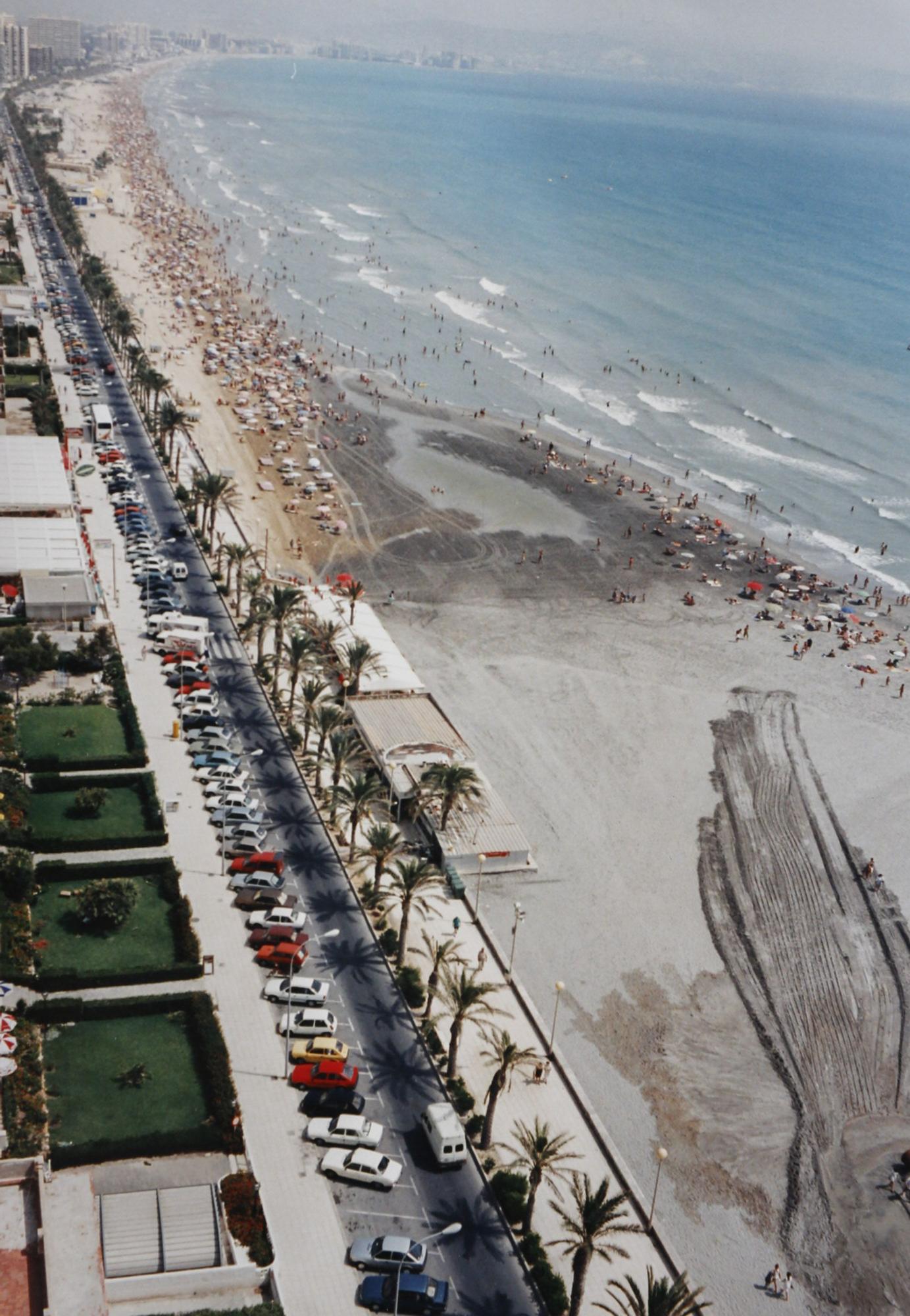 Así era la playa de San Juan antes y después de la regeneración de arena del año 1991