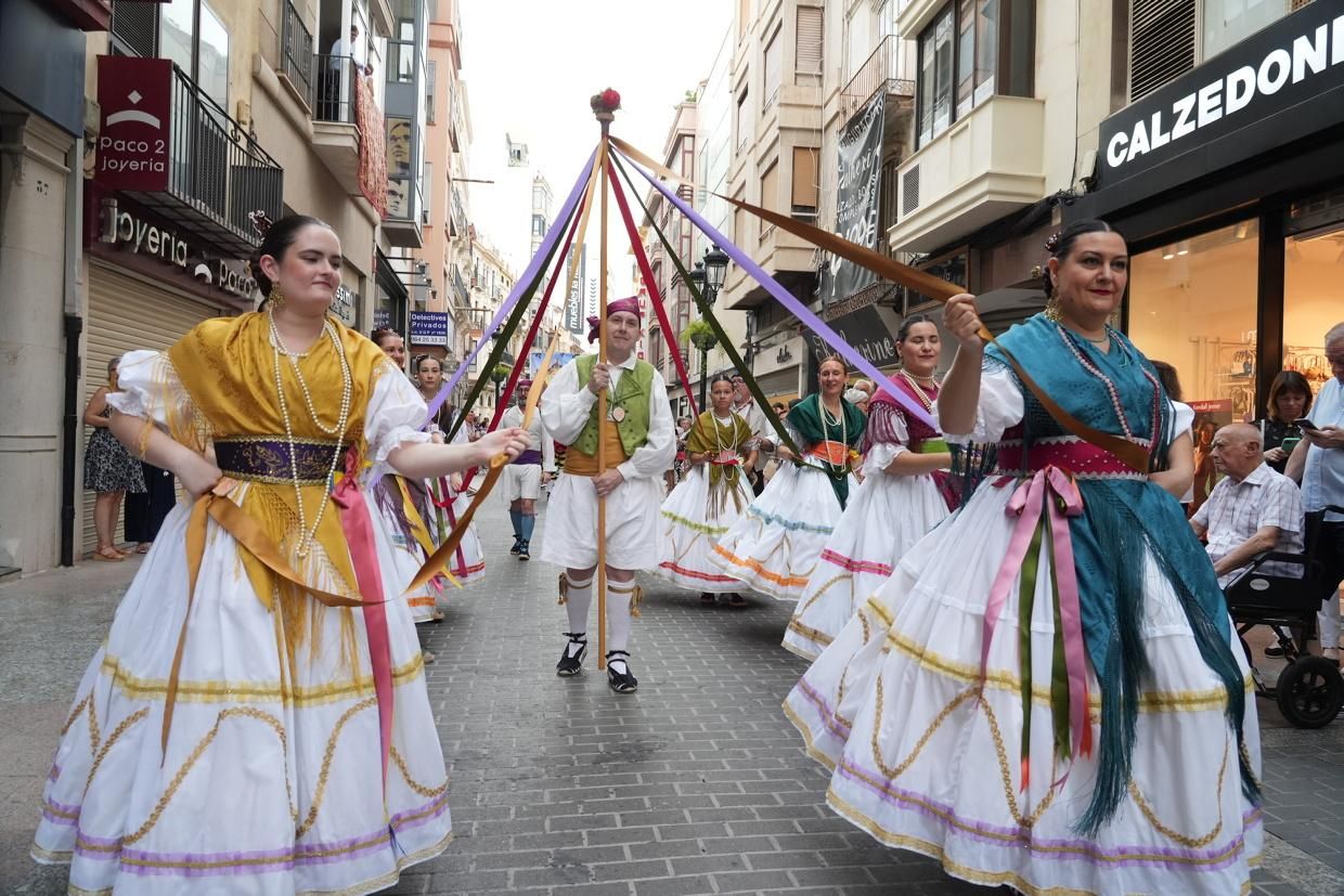 Castelló recibe con honores al Santísimo en la procesión del Corpus Christi