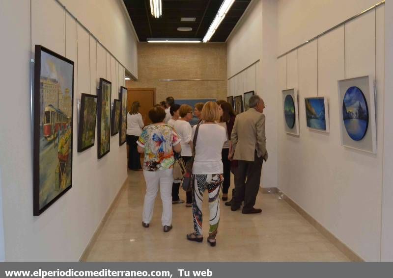 GALERÍA DE FOTOS -- Amalia del Álamo y Rosa Álamo presentan en Burriana su exposición 'Dos generaciones'