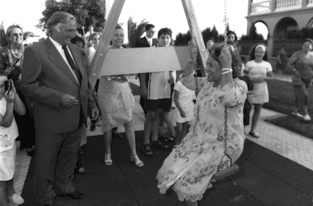 Hace 20 años Canet d'En Berenguer recibía a Carmen Sevilla e inauguraba un paseo con su nombre.