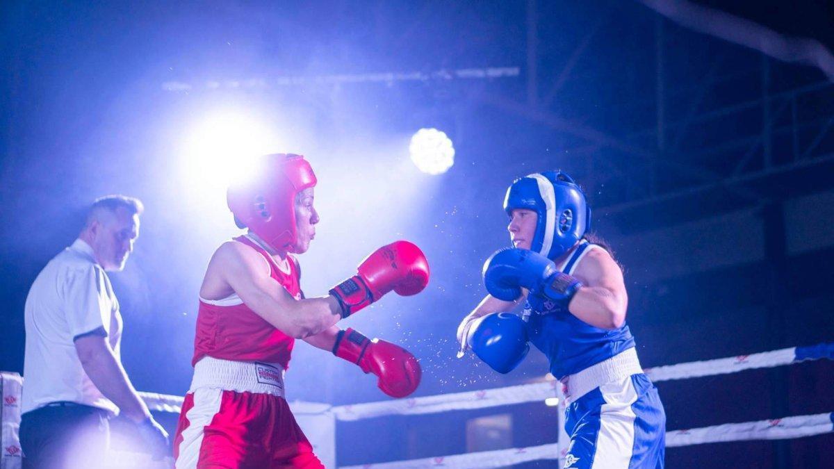 Un combate de boxeo femenino
