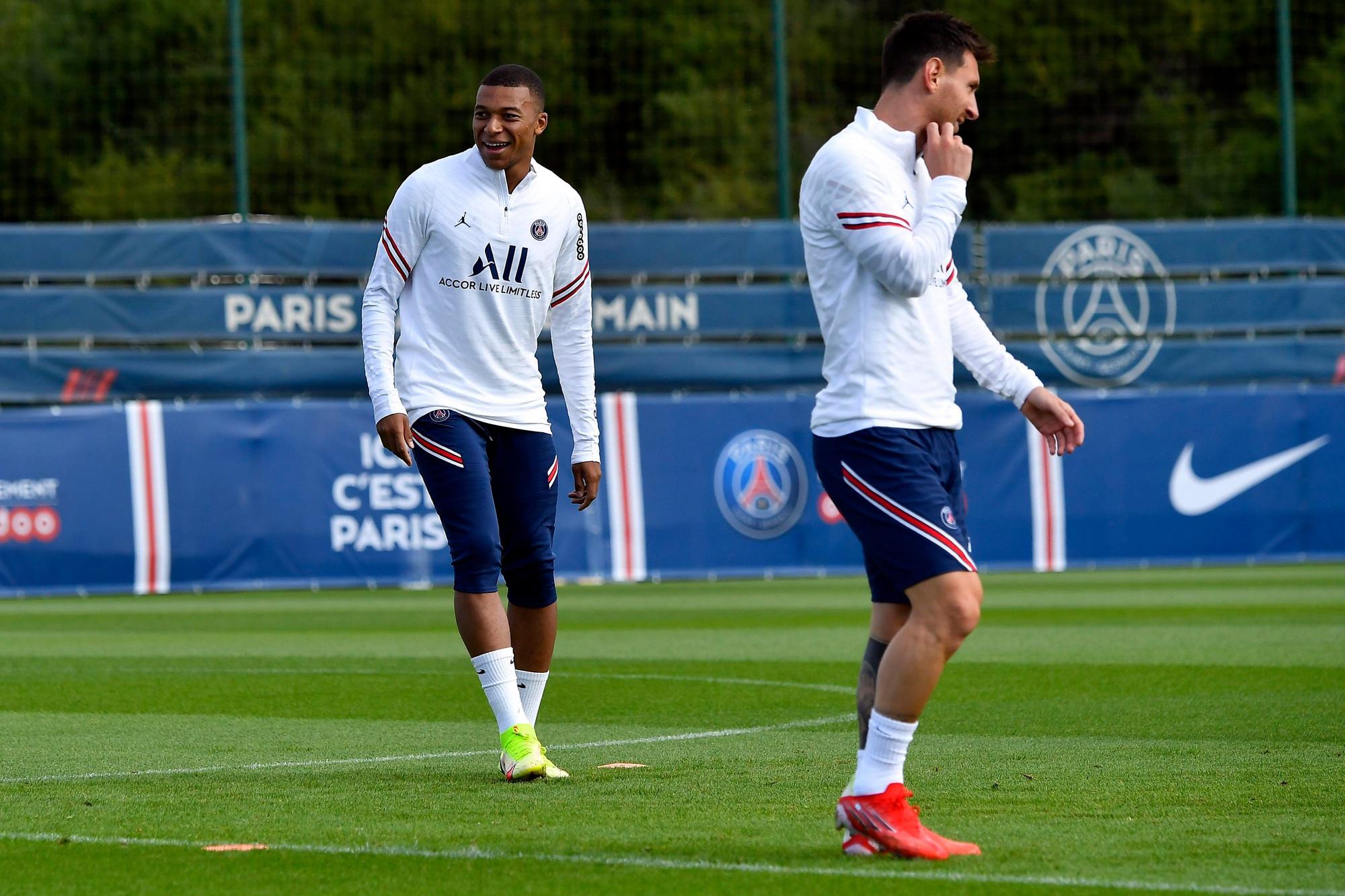 Mbappé y Messi, en el entrenamiento del Paris SG, previo al duelo con el Reims.