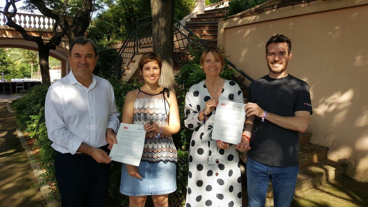 Daniel Martínez y Alba Martínez (SBeC) junto a Lluïsa Moret y José Ángel Carcelén (PSC), tras la firma del acuerdo