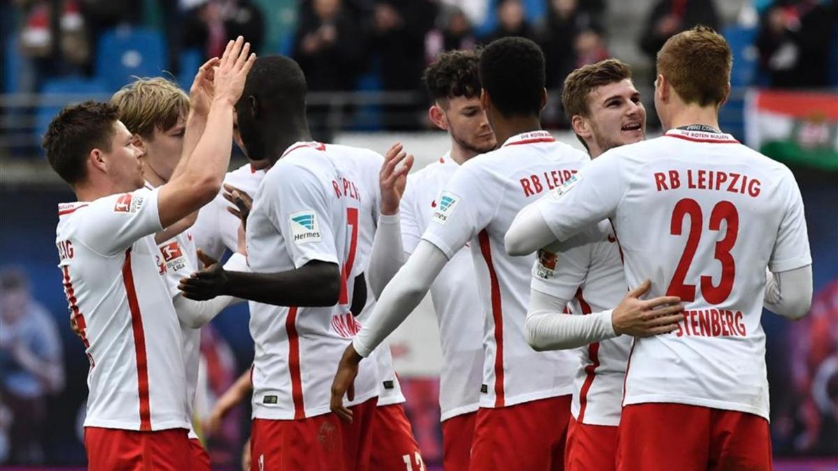 Los futbolistas del RB Leipzig celebran la clasificación para la Champions