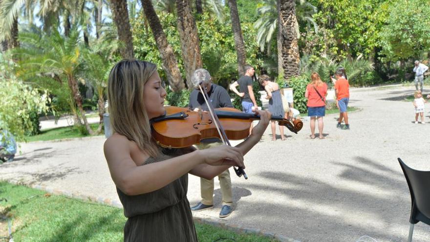 Paula Romero toca el tema &quot;Recuérdame&quot; de la película Coco durante el acto