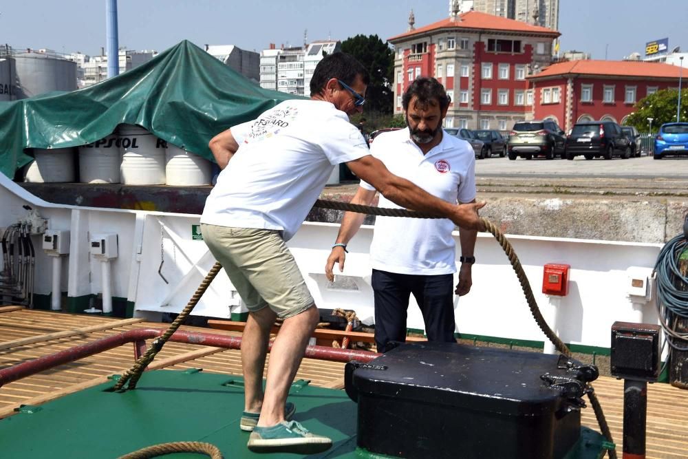 El remolcador de más de 40 años fue donado y rehabilitado durante cinco meses por la ONG entre A Coruña y Burela.