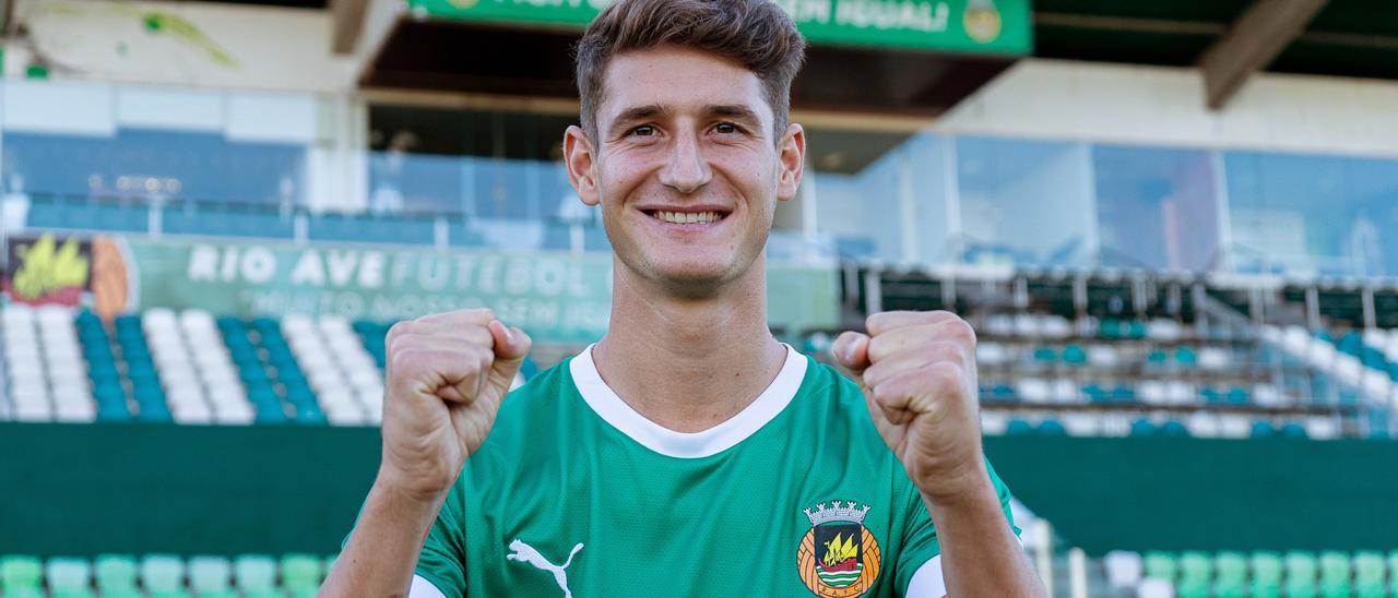 El cordobés Miguel Baeza, con la camiseta del Río Ave portugués.