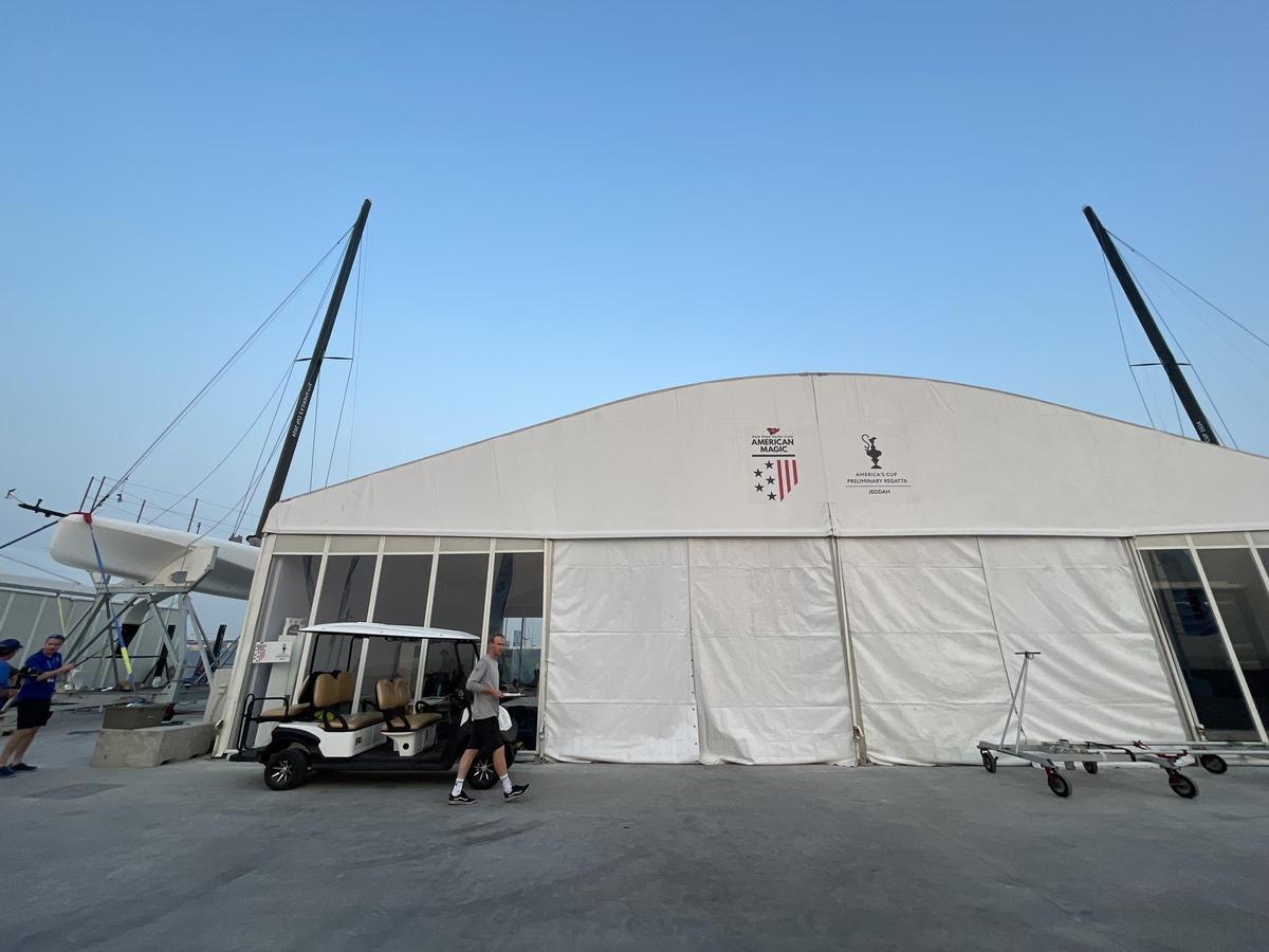 La base del equipo American Magic en el puerto de Jeddah, donde se celebra la regata preliminar de la Copa América de vela.