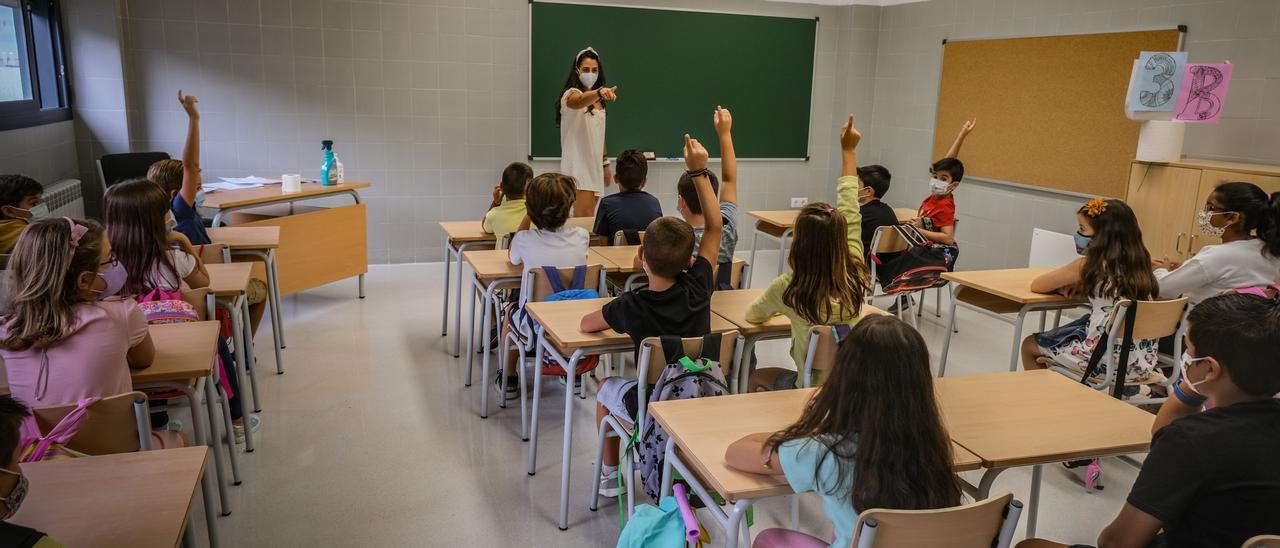 Alumnos en un aula del nuevo colegio del Cerro Gordo, en Badajoz, inaugurado el pasado mes de septiembre.