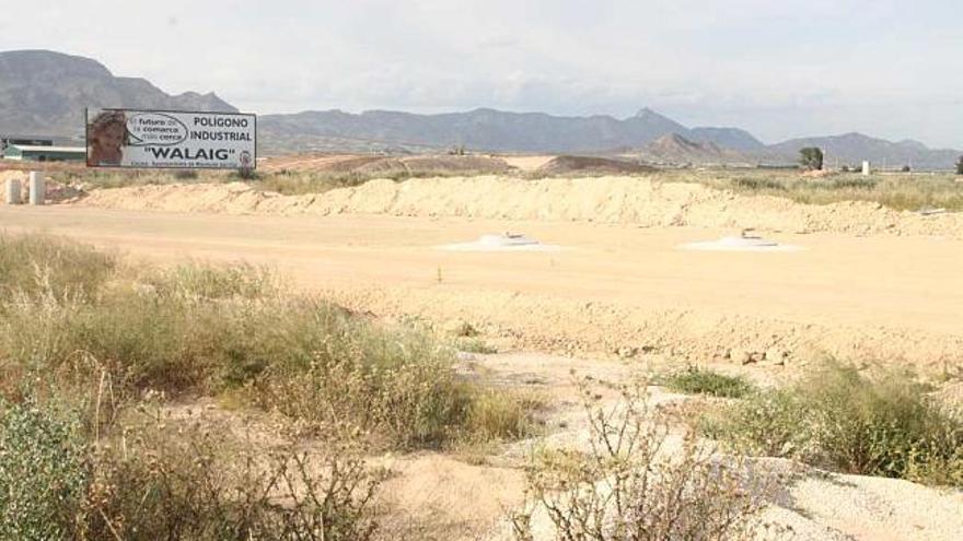 Las obras en el polígono Walaig de Monforte se encontraban paradas en la tarde de ayer.