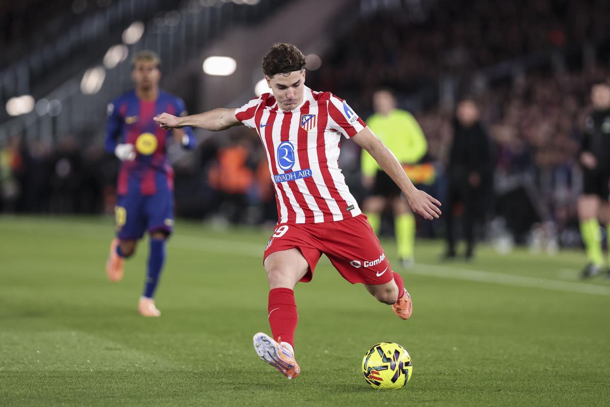 Julian Alvarez of Atletico de Madrid in action during the Spanish league, La Liga EA Sports, football match played between FC Barcelona and Atletico de Madrid at Spotify Camp Nou stadium on December 02, 2025 in Barcelona, Spain. AFP7 02/12/2025 ONLY FOR USE IN SPAIN. Javier Borrego / AFP7 / Europa Press;2025;SPORT;ZSPORT;SOCCER;ZSOCCER;FC Barcelona v Atletico de Madrid - La Liga EA Sports;