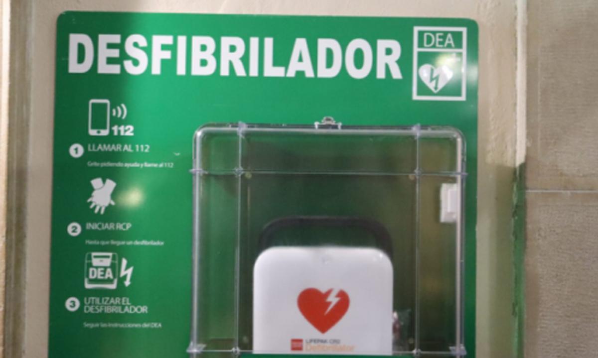 Los nuevos desfibriladores se instalarán en edificios municipales, espacios públicos y vehículos de la Policía Municipal.