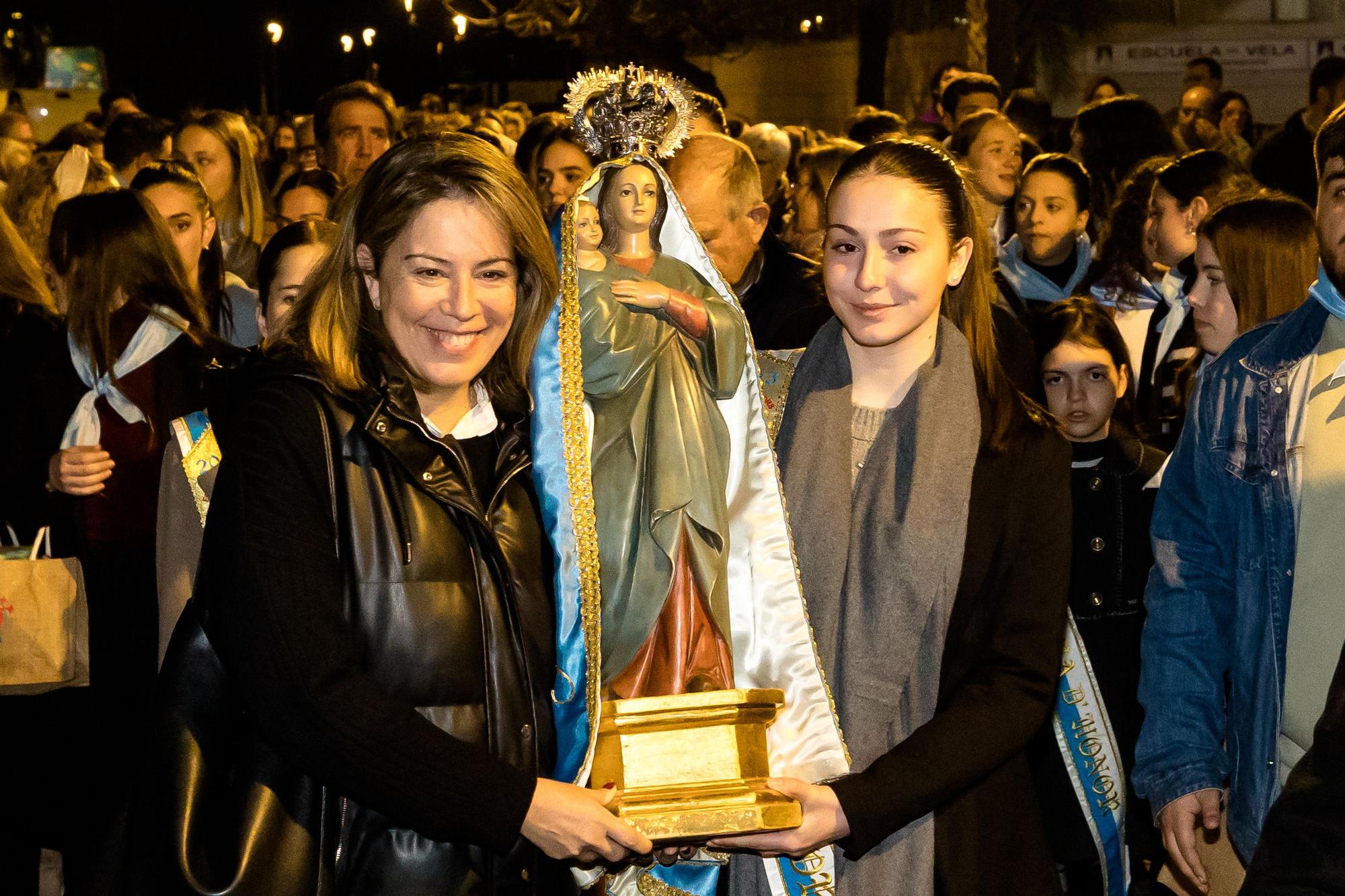 Devoción en Benidorm en la procesión de L'Alba