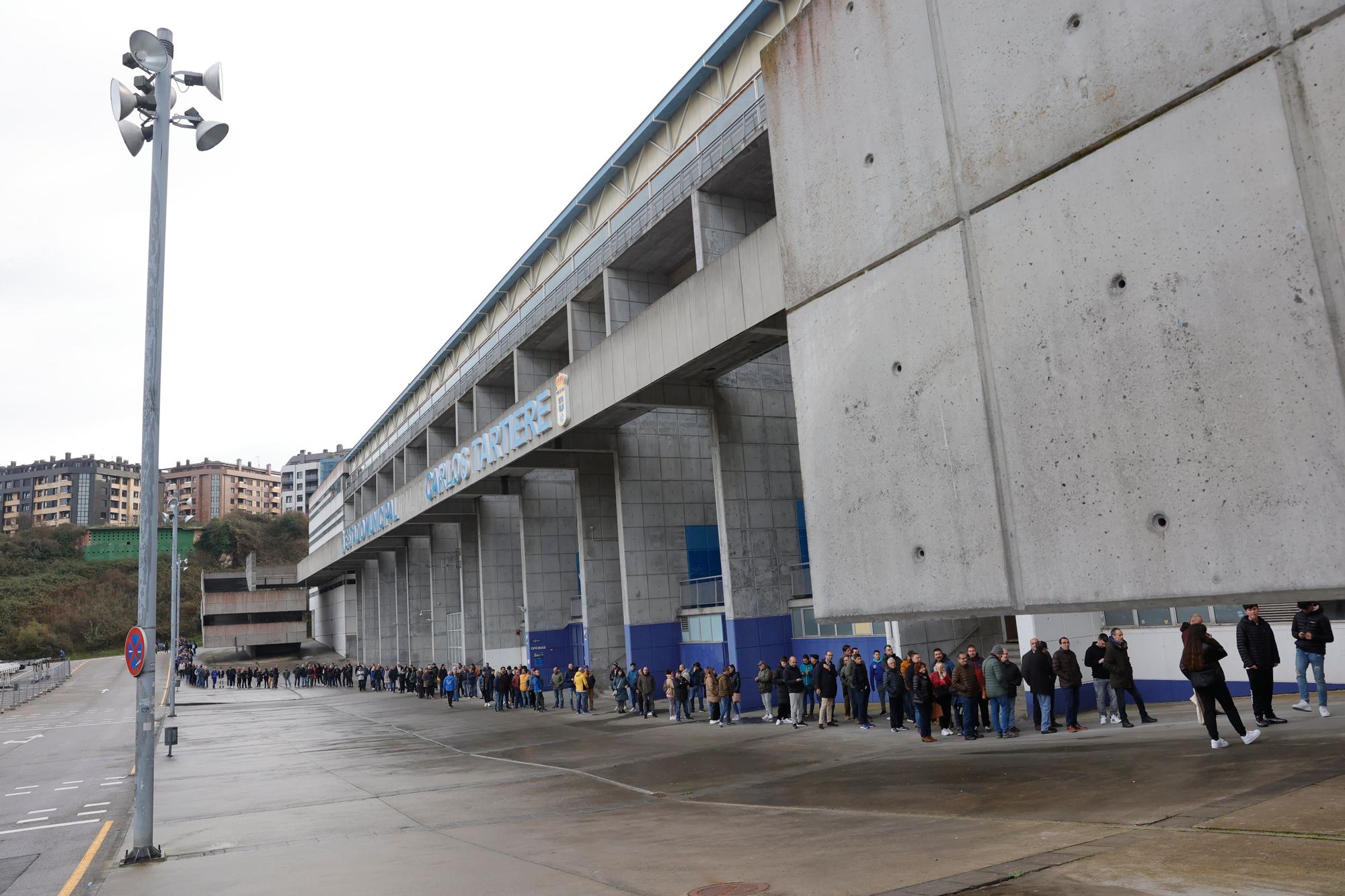 EN IMÁGENES: colas en el Tartiere para comprar entradas de Copa