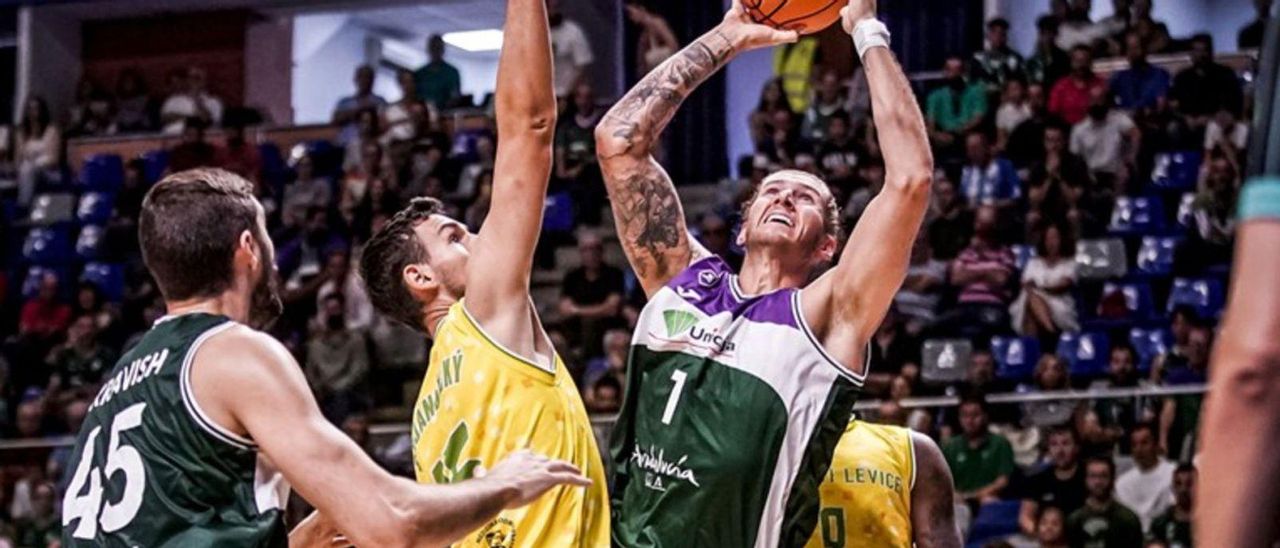 Dylan Osetkowski y David Kravish, la pareja interior del Unicaja con mejor rendimiento sobre la pista.