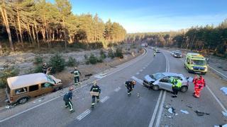 Un muerto, en la colisión frontal de dos vehículos en León