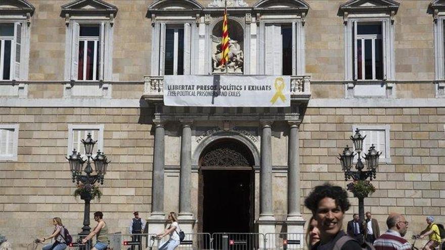 El TSJC ordena a Torra retirar la pancarta de apoyo a los presos