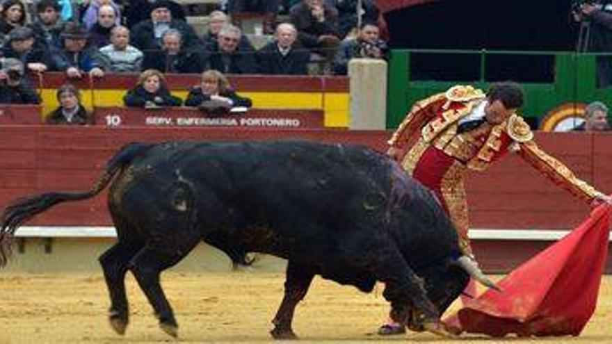 El juez imputa al tercer alto funcionario de la Diputación por las entradas de los toros