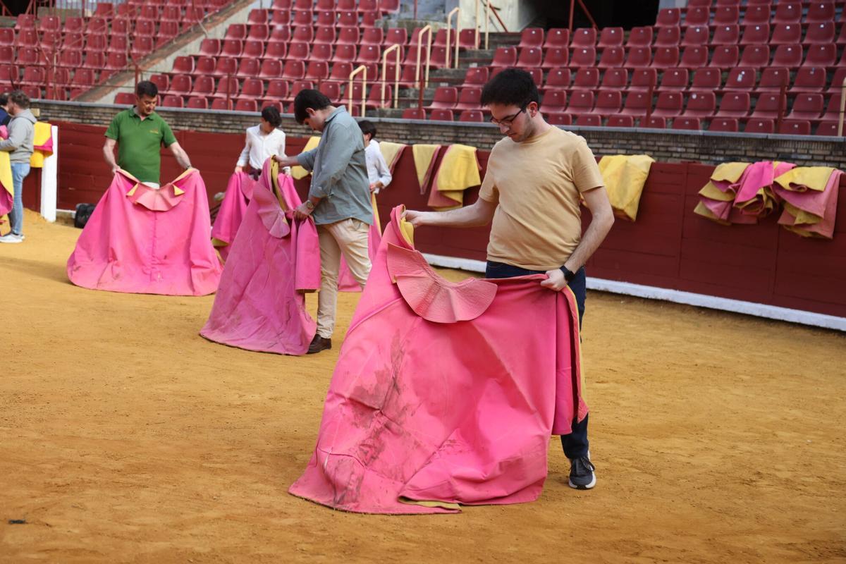 La plaza de los Califas en Córdoba abre el ruedo a la afición para vivir el toreo desde dentro La plaza de los Califas en Córdoba abre el ruedo a la afición para vivir el toreo desde dentro