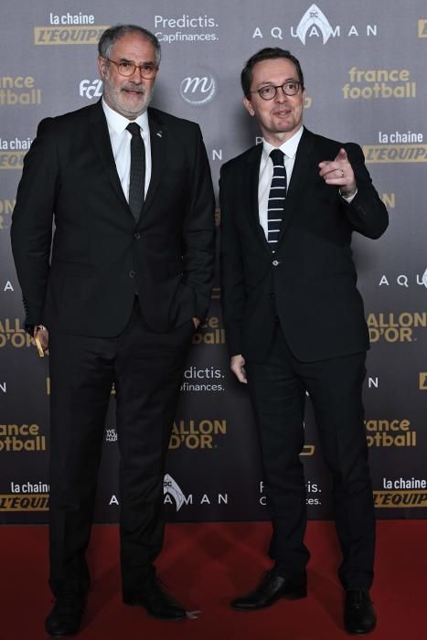 Olympique de Marseille's spanish sport manager Andoni Zubizarreta (L) and Olympique de Marseille (OM) French president Jacques-Henri Eyraud pose upon arrival at the 2018 FIFA Ballon d'Or award ceremony at the Grand Palais in Paris on December 3, 2018. - The winner of the 2018 Ballon d'Or will be revealed at a glittering ceremony in Paris on December 3 evening, with Croatia's Luka Modric and a host of French World Cup winners all hoping to finally end the 10-year duopoly of Cristiano Ronaldo and Lionel Messi. (Photo by Anne-Christine POUJOULAT / AFP)