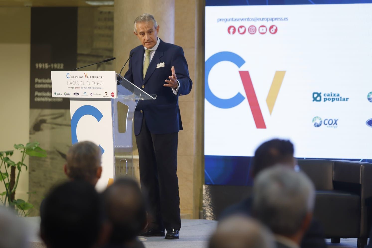 Ximo Puig inaugura la "Jornada Comunitat Valenciana hacia el futuro" en el Palacio de las Comunicaciones