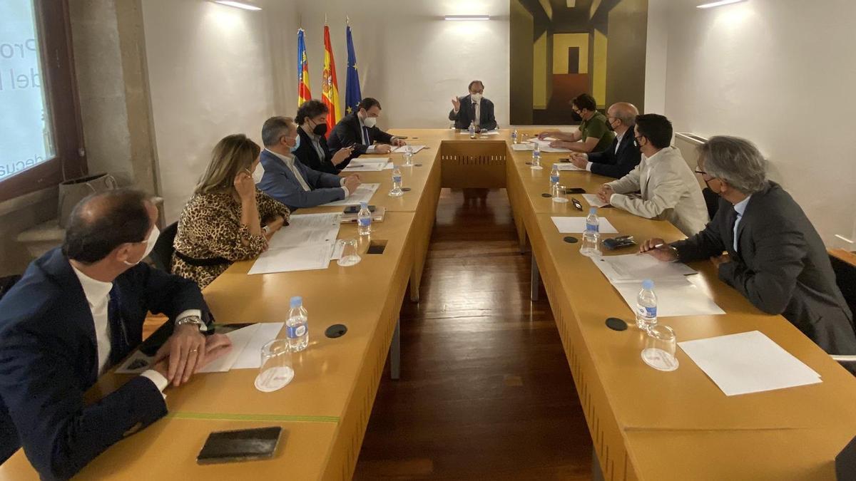 Encuentro mantenido entre el sector hotelero y representantes de la Generalitat.