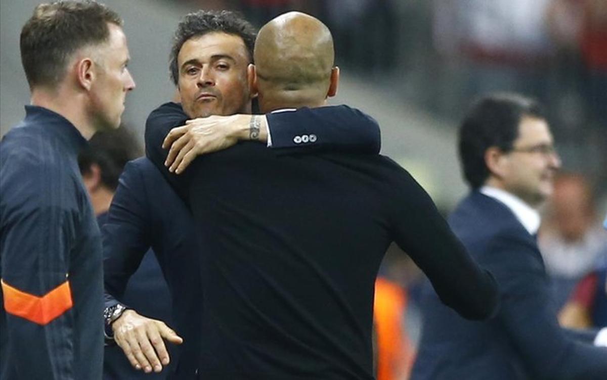 Pep Guardiola i Luis Enrique s’abracen a Munic.