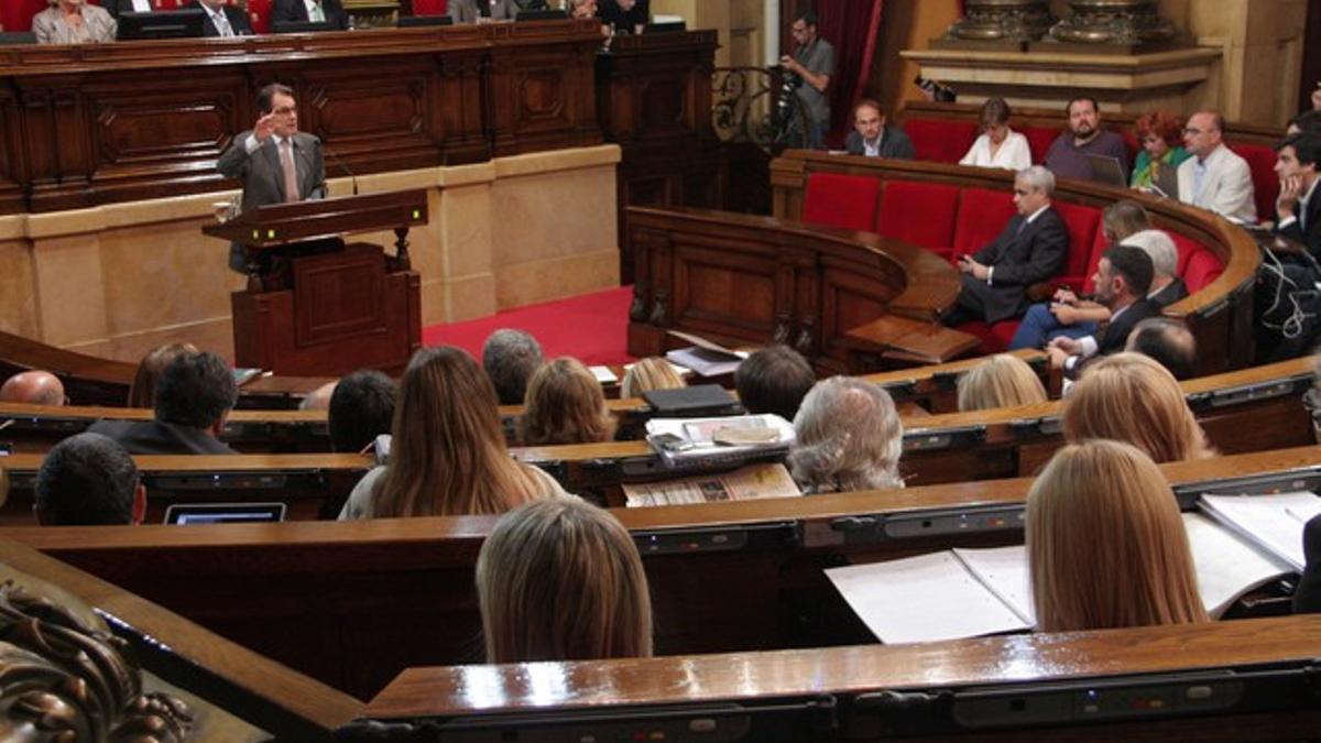 Artur Mas, durante una de sus intervenciones en el Parlament, este jueves.