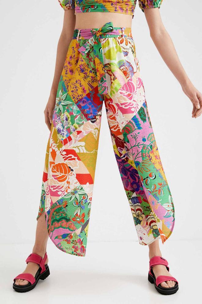 Pantalón con aberturas, de la colaboración entre Monsieur Christian Lacroix y Desigual