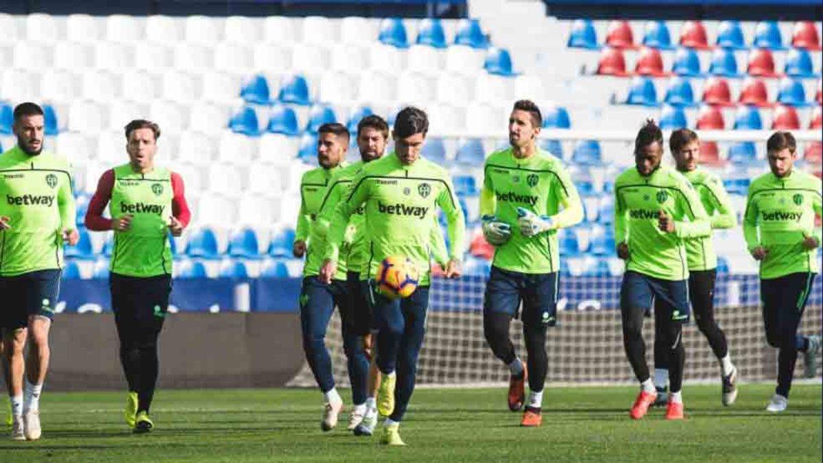 El Levante preparó el partido ante el Barcelona de Copa