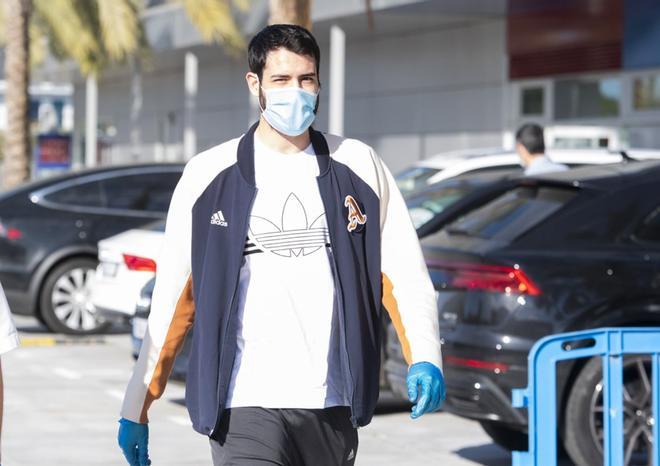 Los jugadores de baloncesto del FC Barcelona pasan los exámenes médicos del coronavirus
